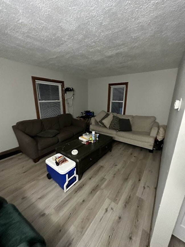 Photo - 4 Bedroom- Walking distance to BSU