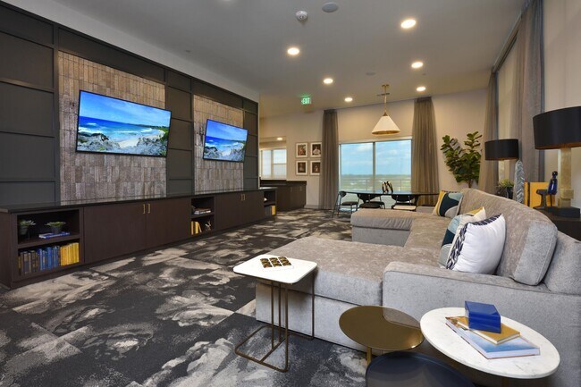 Building Photo - 6400 Washington Ave Unit 529