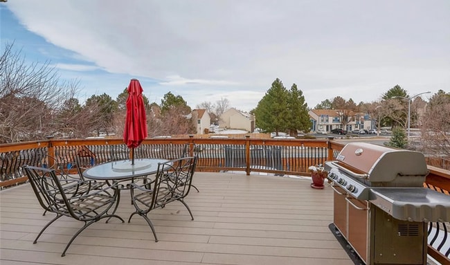 Building Photo - Huge room in a large shared home, private bathroom, great neighborhood, friendly roommates! Unit 1