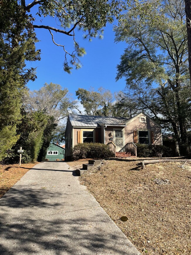 Photo - 2053 Monroe St