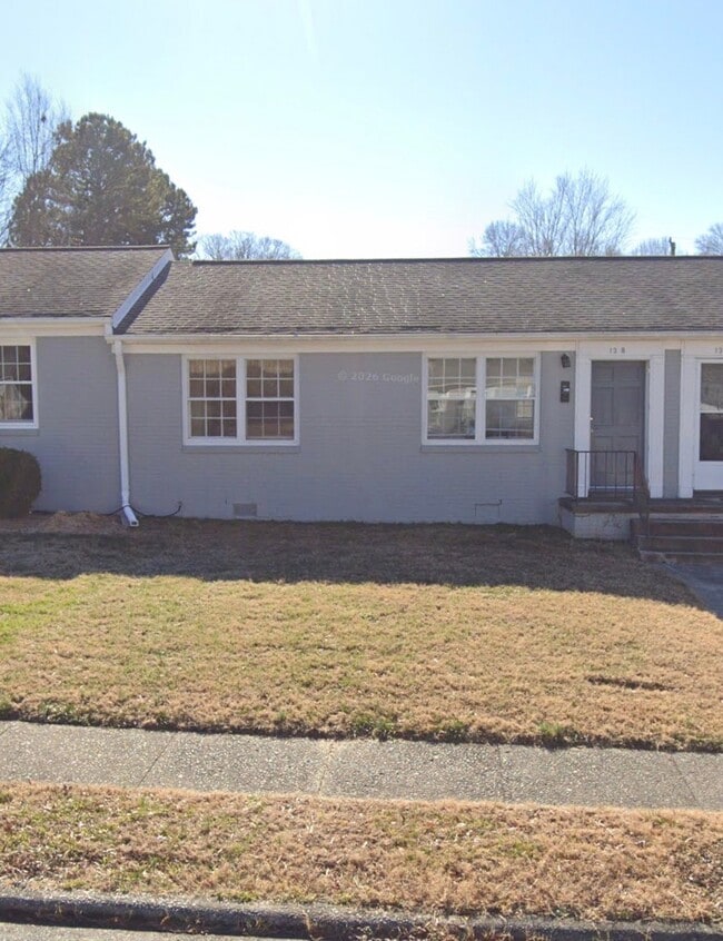 Building Photo - 1400 Roslyn Dr Unit 13B