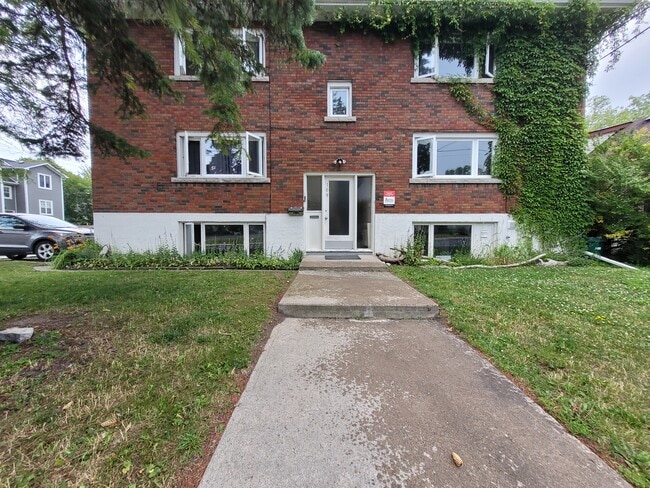 Building Photo - 168 Toronto St Unit 3