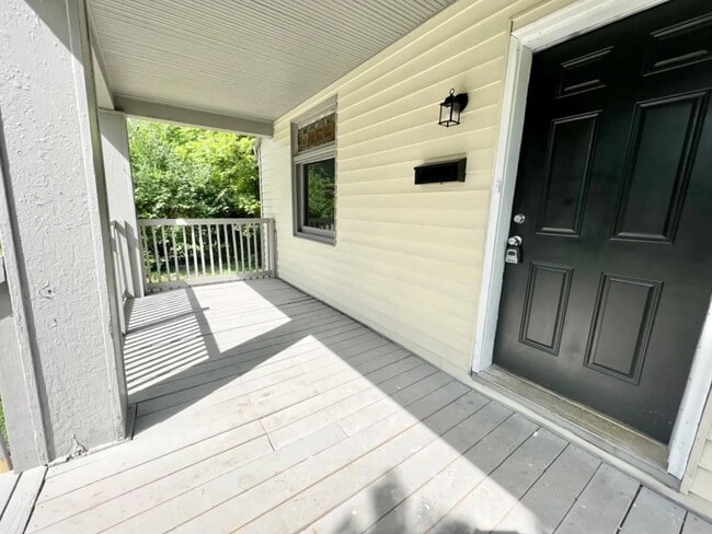 406 Crestline Ave