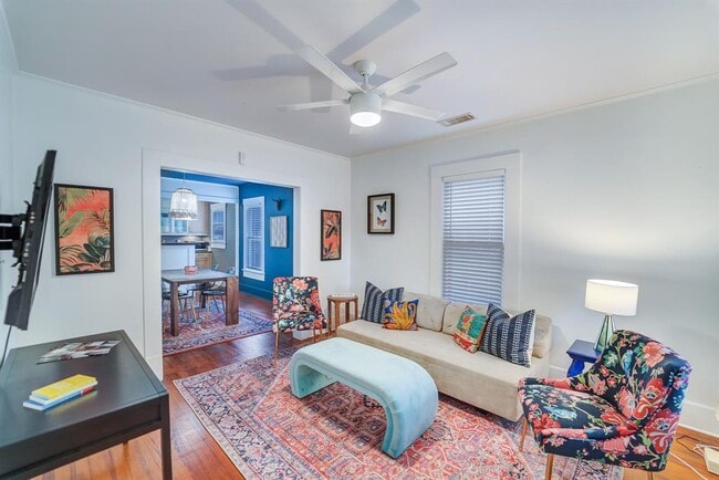 Photo - 501 W 41st St