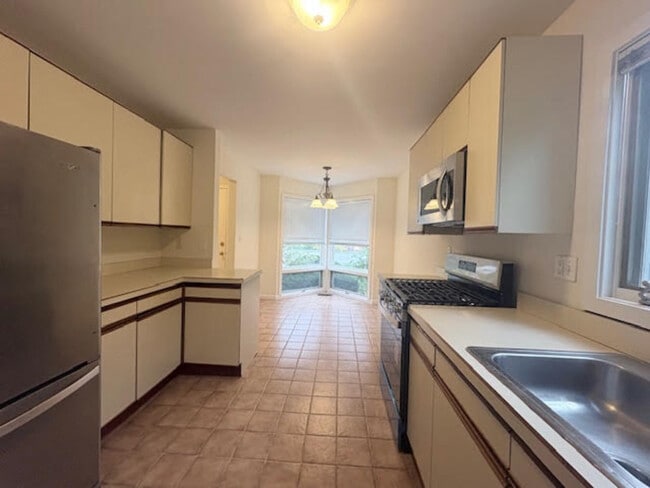 Photo - 1 Spring Pond Dr