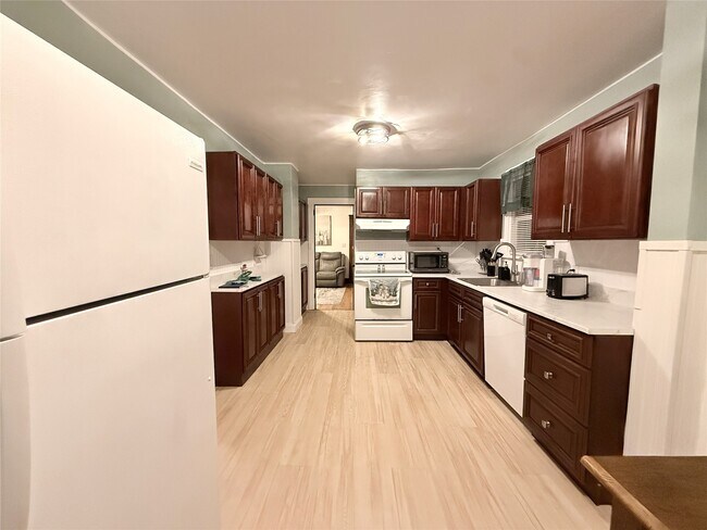 Photo - 498 Grand Ave