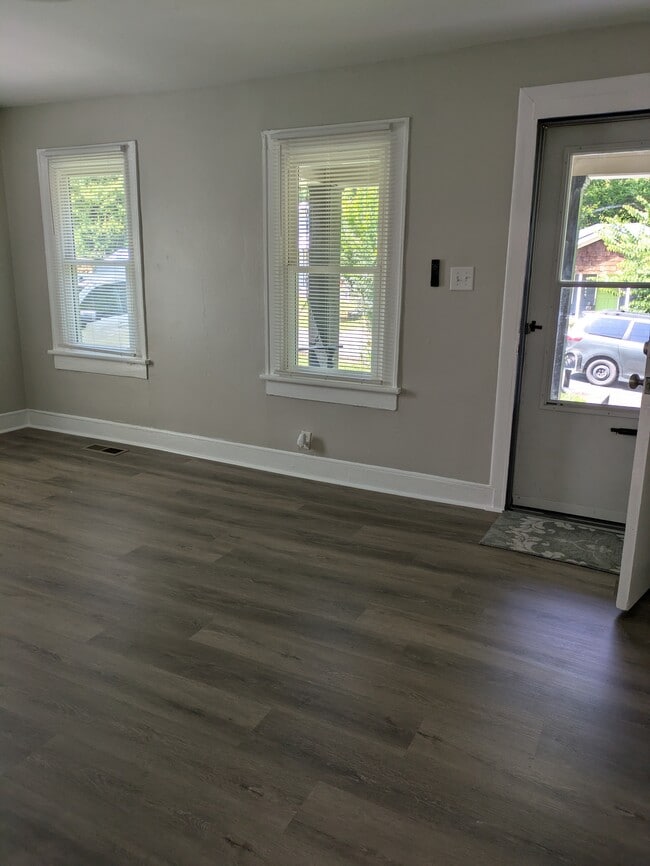 Photo - 206 Pitner Pl