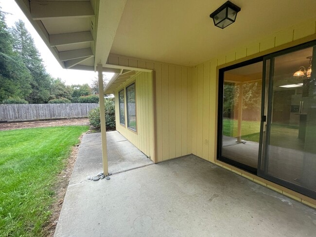 Photo - $300 OFF 1st Month's RENT!! - Desirable E...