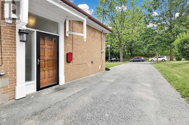Photo - 49 Bayview Pkwy