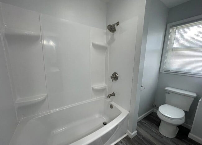 Photo - 472 Yates St