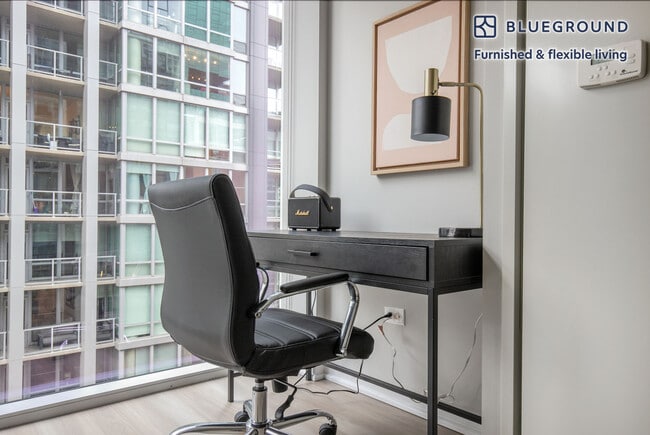 Photo - 200 E Illinois St Unidad FL12-ID1003