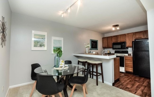 Photo - Bonhomme Village