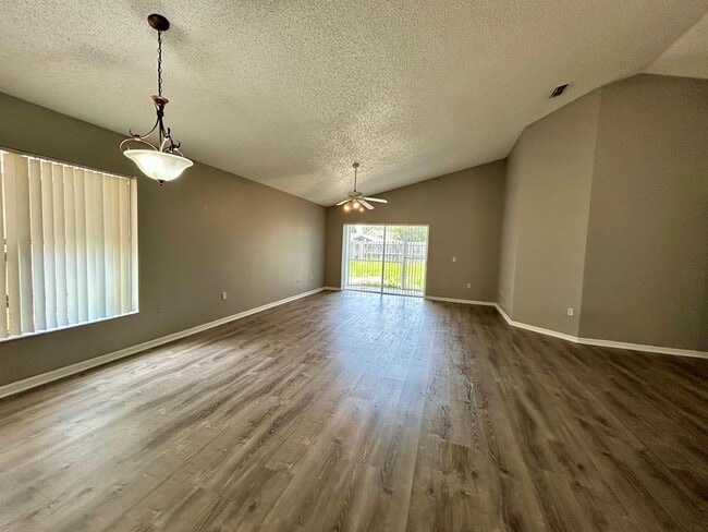Photo - 138 Sir Phillips Dr