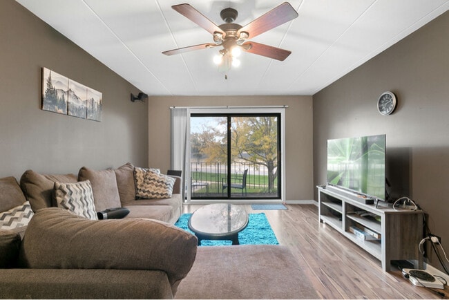 Photo - 11045 Theresa Cir Unidad 2B