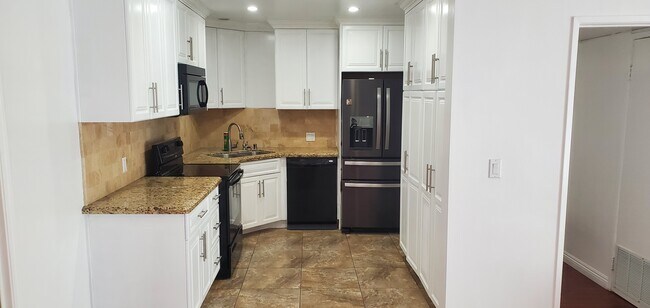 Photo - 312 N Louise St Unidad 108
