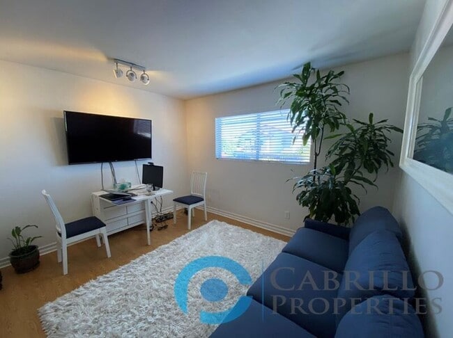 Building Photo - 1522 Meade Ave Unit #C