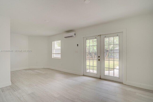 Photo - 7091 Taft St