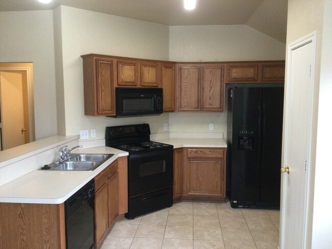 Photo - 702 Fleming St