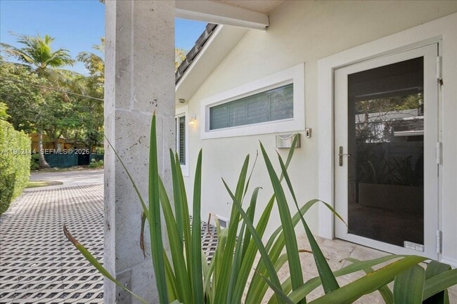 Photo - 2910 Calusa St