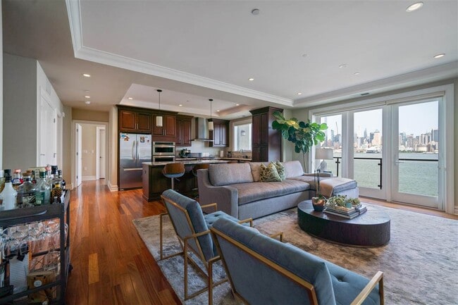 Building Photo - 250 Henley Pl Unit 301