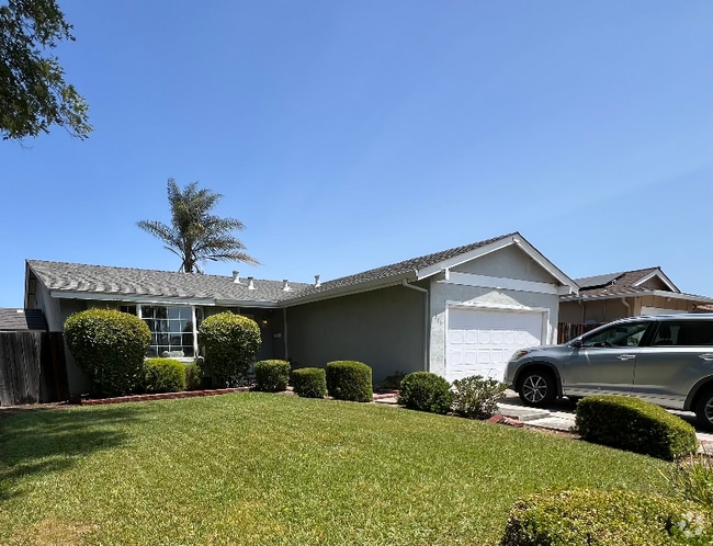 Building Photo - 341 Avenida Pinos Rental