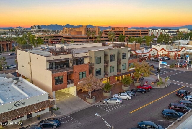 Building Photo - 4020 N Scottsdale Rd