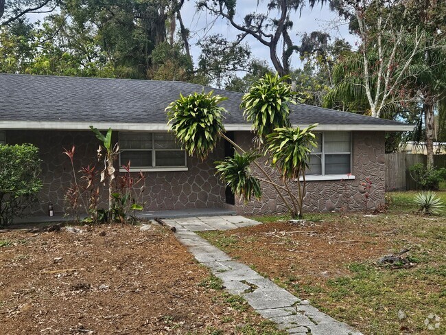 Building Photo - Charming 2-Bedroom, 1-Bathroom Duplex with... Rental