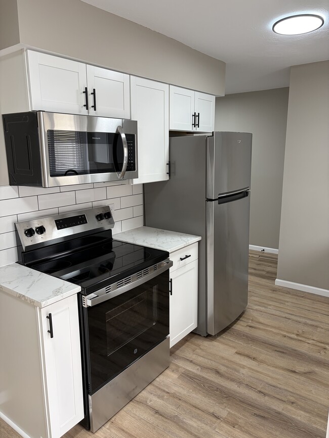 Building Photo - 2728-2738 Juno Place