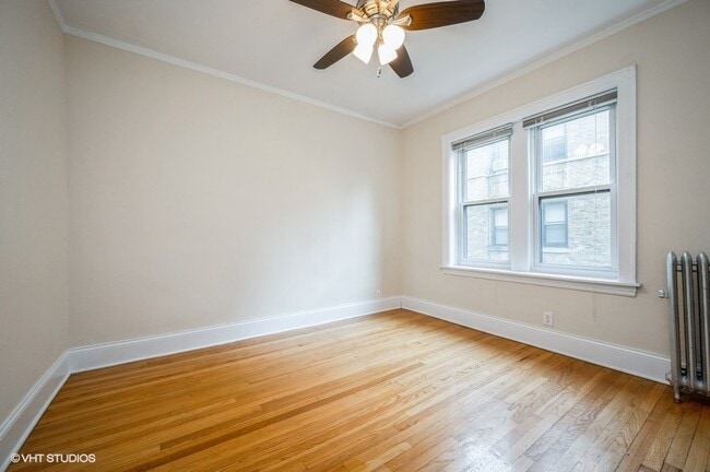 Building Photo - 4823 N Springfield Ave Unit 2W