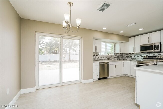 Building Photo - 1810 SW 21st Ln Rental