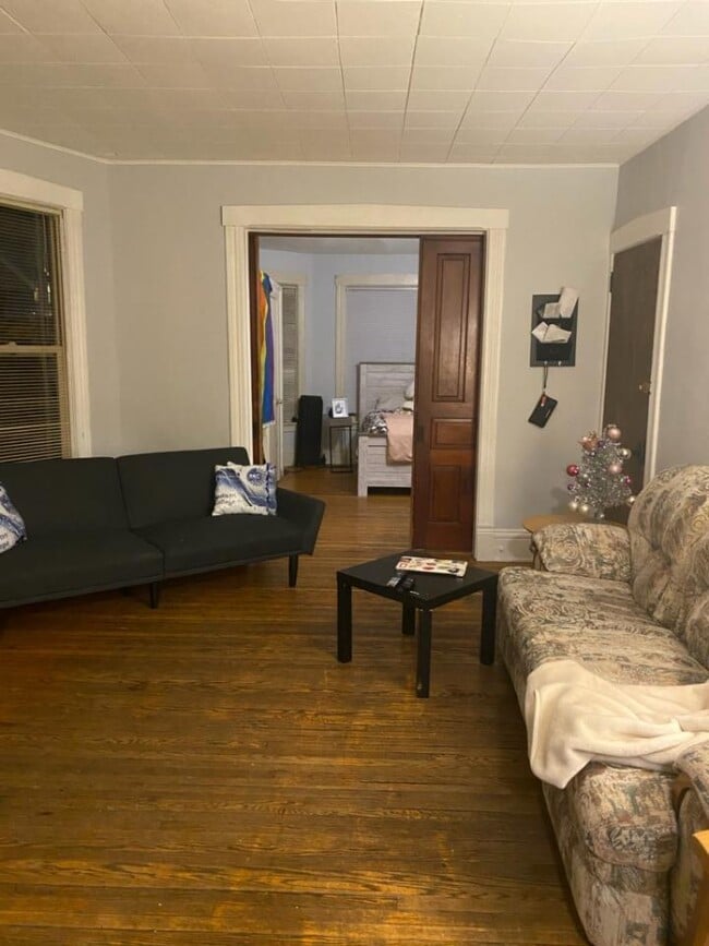 Photo - 430 W Wilson St Apartamentos