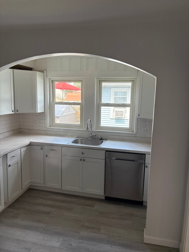 Kitchen - 137 Worcester Ave Unit 1