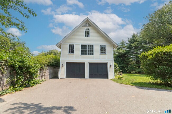 Photo - 200 Whitfield St