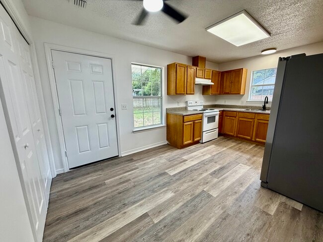Photo - 3042 Tiffany Ln