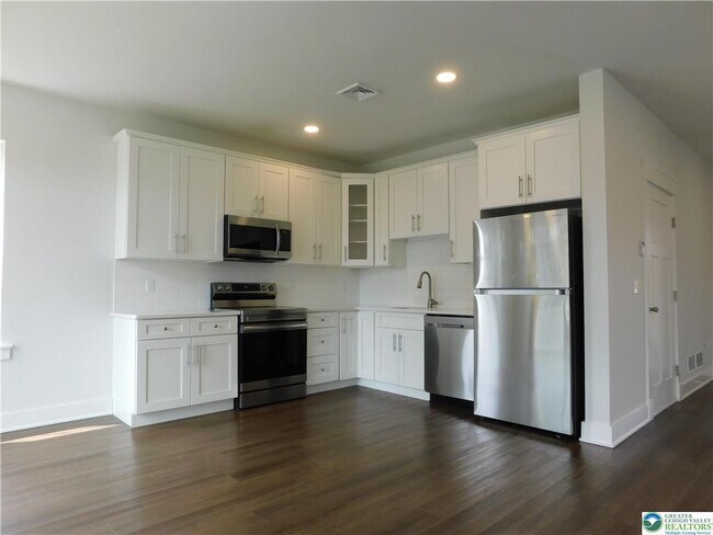 Photo - 1674 Best Pl