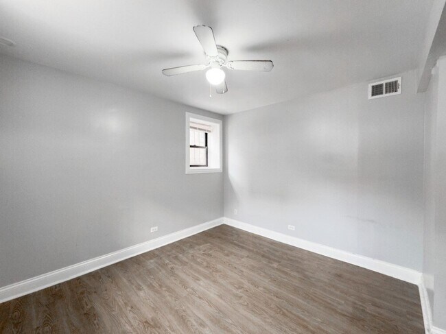 Photo - 900 W Montrose Ave