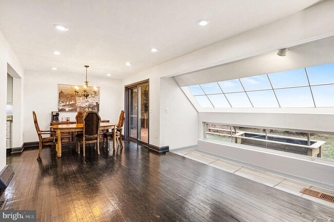 Photo - 85 Railroad Ave