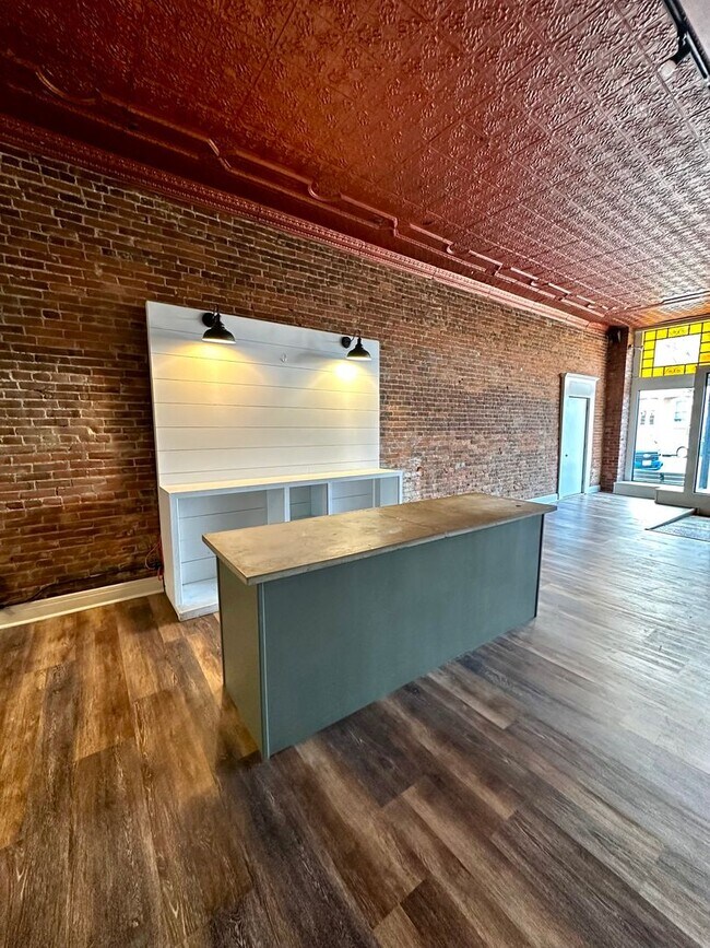 Photo - Commercial Space on the Square in Fayette Unidad 118 E Morrison St