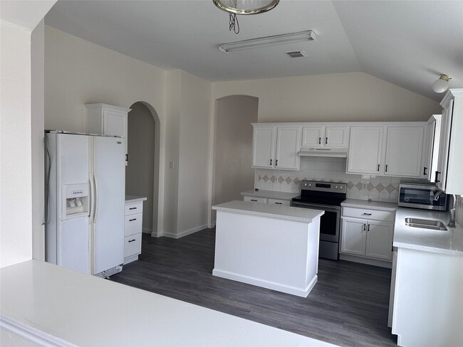 Building Photo - 211 Brazos Gardens Dr Rental