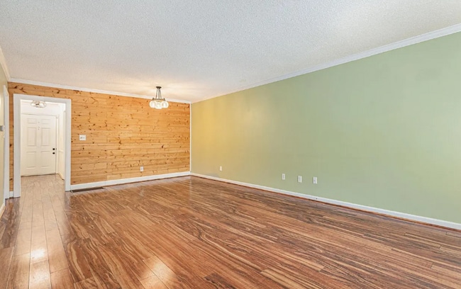 Photo - 1629 Ashwood Ln