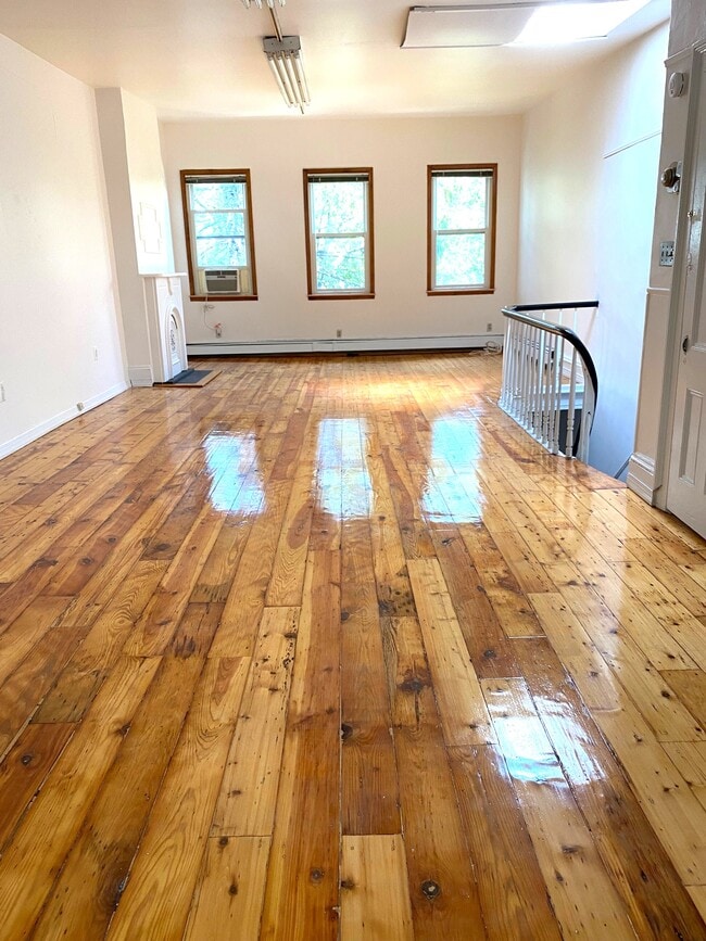 top floor loft space - 412A 17th St Unit duplex