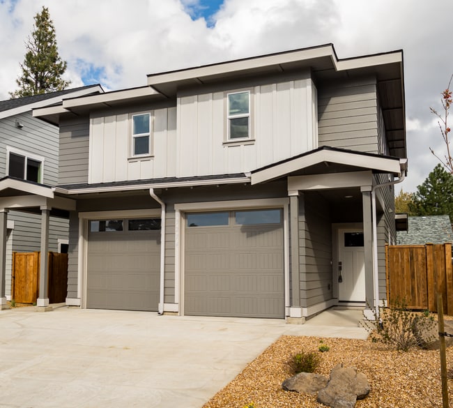 Building Photo - $1,200 Move-In Credit! Brand New 3 Bed Townhome in Prime Location