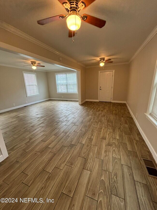 Photo - 3777 Lilly Rd N