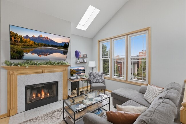 Photo - 2033 W Huron St Unit 3