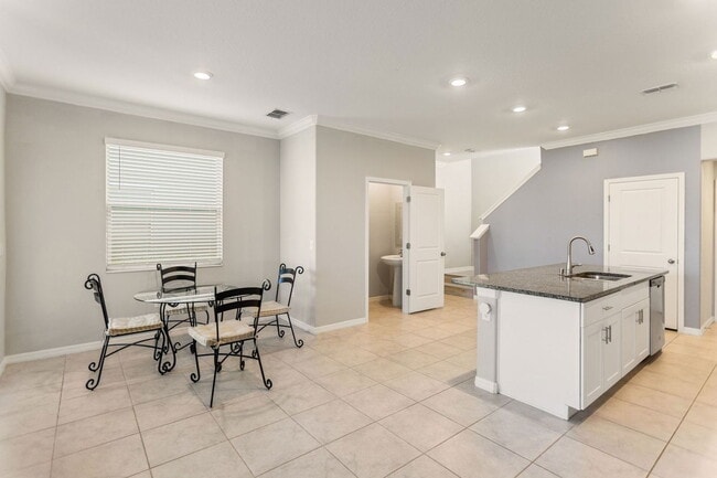 Photo - 31975 Blue Passing Loop