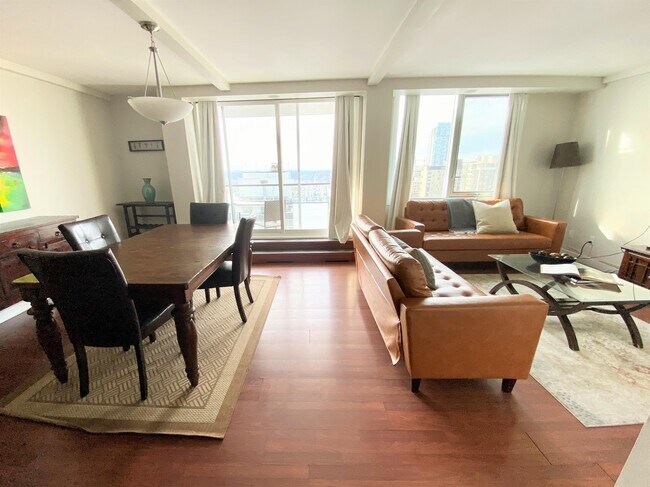 Photo - 10011-10011-116 116 St NW