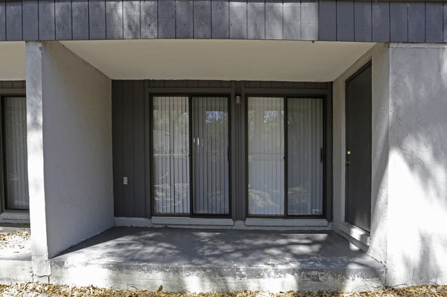 5950 SW 20th Ave - Woodland Villas