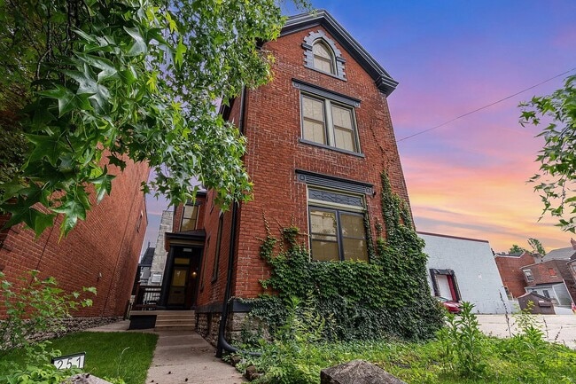 Photo - 251 W 8th St Townhome
