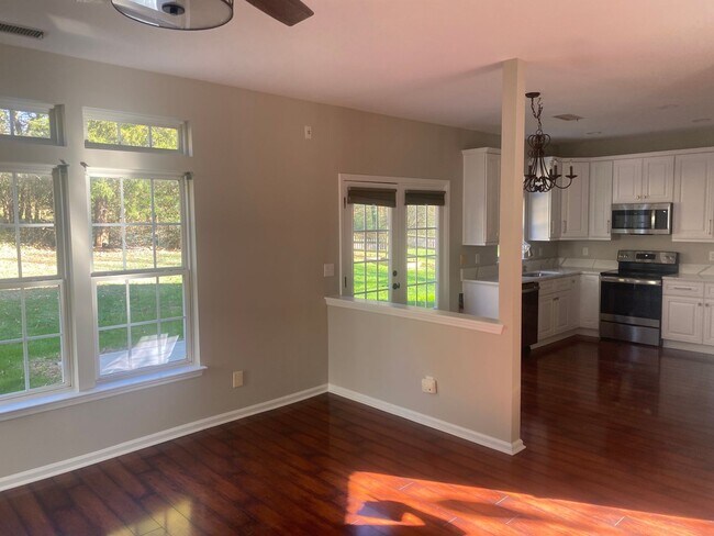 Photo - Recently Renovated Four Bedroom In Northst...