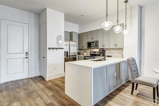 Building Photo - 1508 Blodgett St Unit 504 Rental